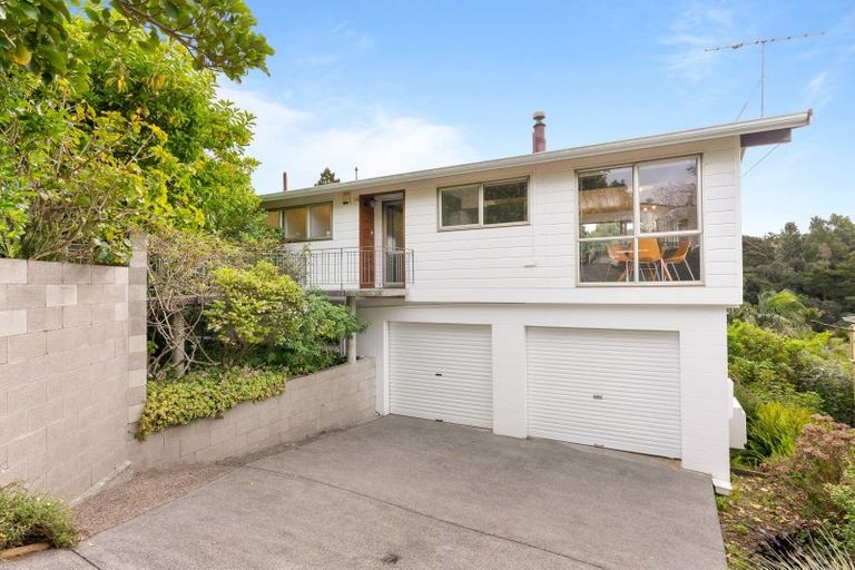 Photo of property in 12 Mcdowell Crescent, Hillcrest, Auckland, 0627