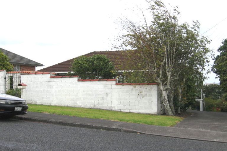 Photo of property in 2/6 Richards Avenue, Forrest Hill, Auckland, 0620
