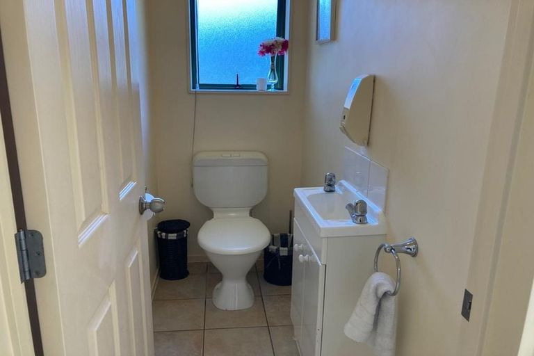 Photo of property in 22 Wicklam Lane, Greenhithe, Auckland, 0632