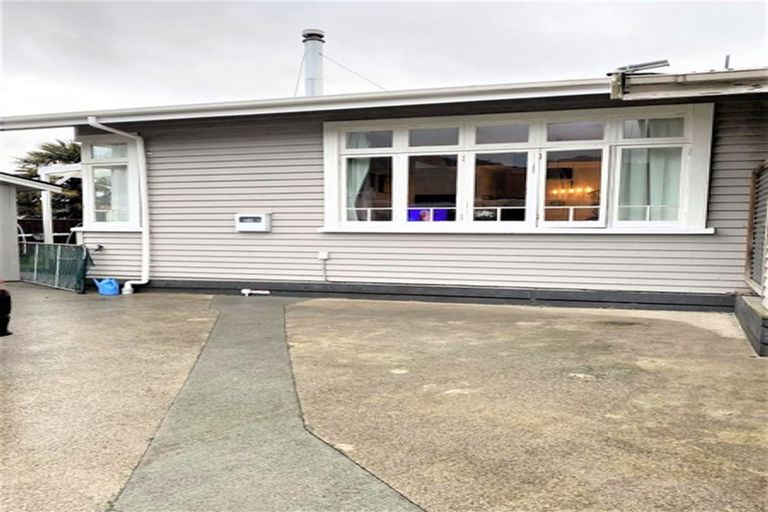 Photo of property in 1/125 Upper Fitzherbert Road, Wainuiomata, Lower Hutt, 5373