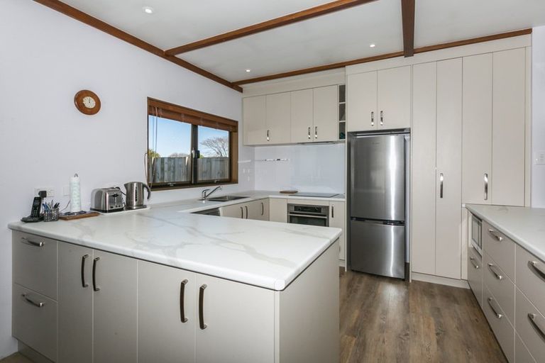 Photo of property in 2 Bale Place, Havelock North, 4130