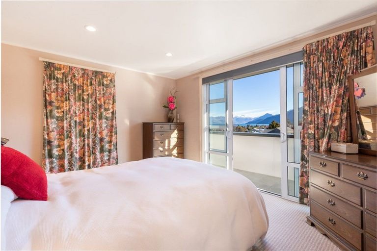 Photo of property in 11 Poplar Drive, Kelvin Heights, Queenstown, 9300