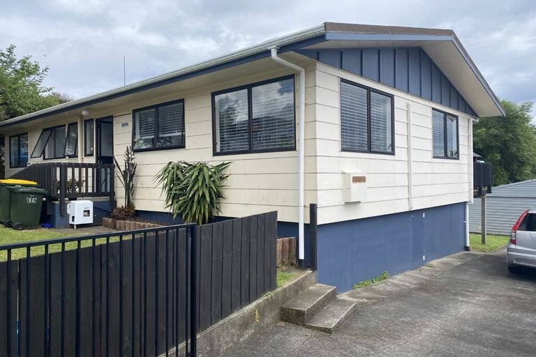 Photo of property in 33 Riversdale Drive, Merrilands, New Plymouth, 4312