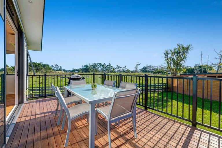 Photo of property in 30 Aitkenhead Court, Parakai, 0830