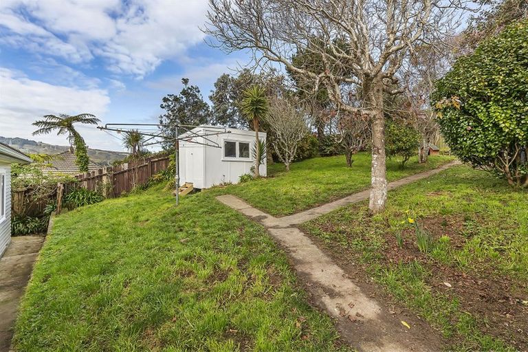 Photo of property in 9 The Drive, Tawa, Wellington, 5028