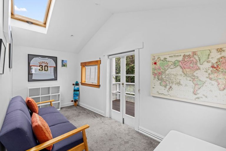 Photo of property in 211 Fifield Terrace, Opawa, Christchurch, 8023