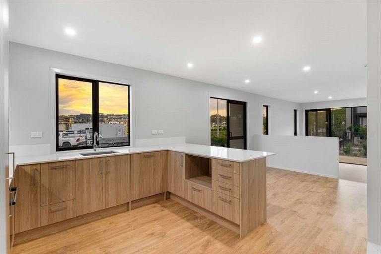 Photo of property in 2a Nerita Place, Long Bay, Auckland, 0630