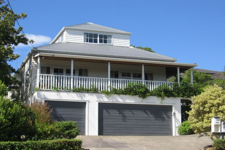 Photo of property in 33 Seaton Road, Murrays Bay, Auckland, 0630