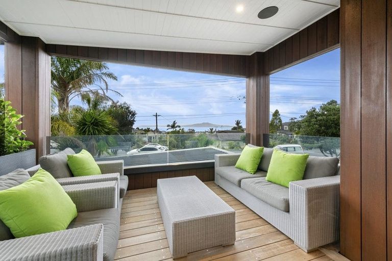 Photo of property in 136 East Coast Road, Forrest Hill, Auckland, 0620