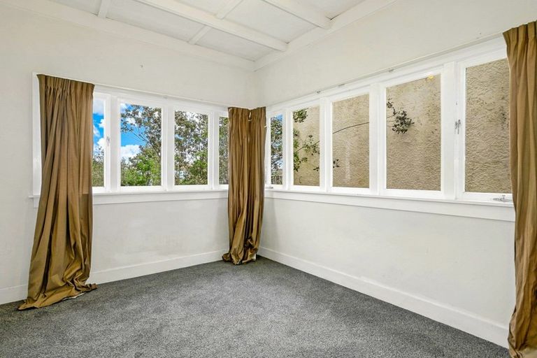 Photo of property in 16 Pasadena Avenue, Point Chevalier, Auckland, 1022