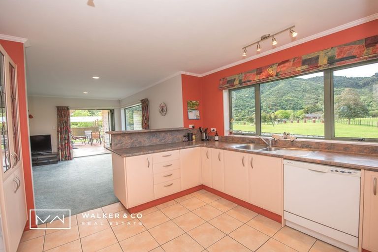 Photo of property in 15 Malcolm Gillies Grove, Totara Park, Upper Hutt, 5018