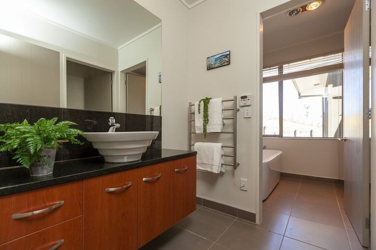 Photo of property in 187 Peka Peka Road, Peka Peka, Waikanae, 5391