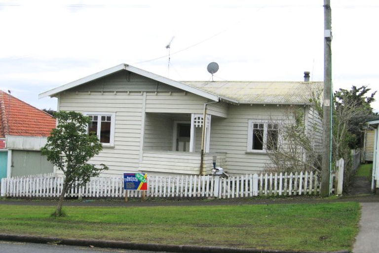 Photo of property in 8 Puriri Street, Helensville, 0800