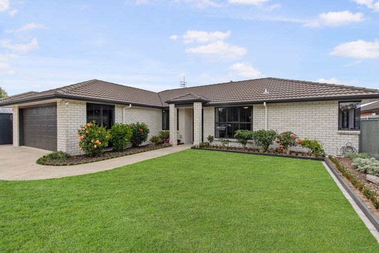 Photo of property in 16 Carrington Drive, Papamoa Beach, Papamoa, 3118