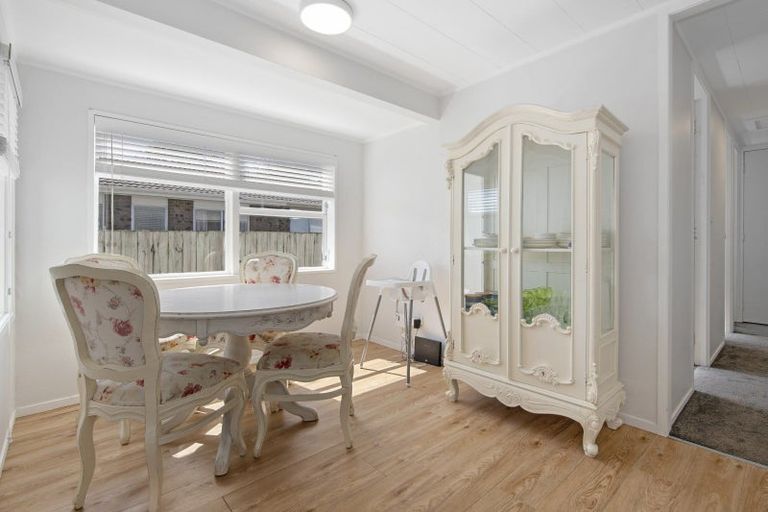 Photo of property in 2/45 Riverside Road, Orewa, 0931