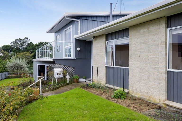 Photo of property in 17 Nevada Drive, Merrilands, New Plymouth, 4312