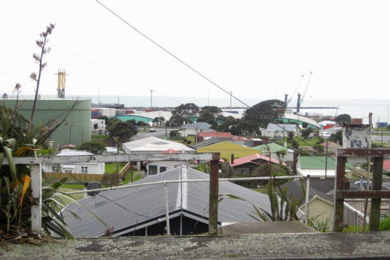 Photo of property in 10 Weston Street, Moturoa, New Plymouth, 4310