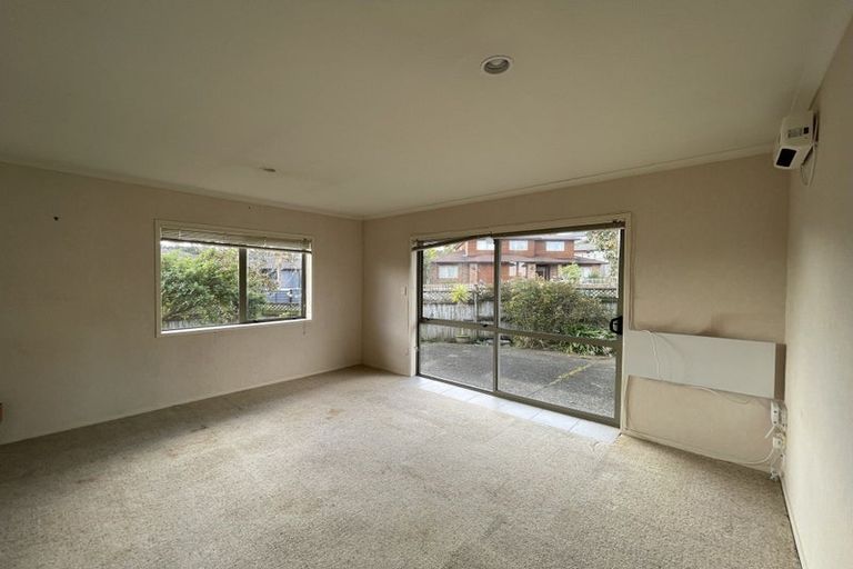 Photo of property in 2/106 Triangle Road, Massey, Auckland, 0614