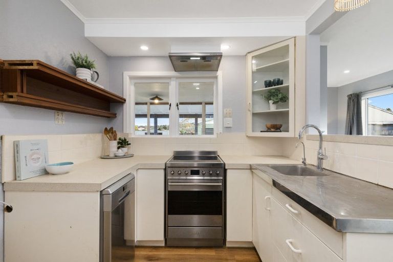 Photo of property in 18 Russell Avenue, Pukekohe, 2120