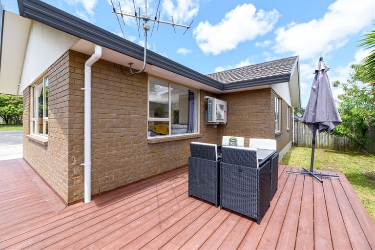 Photo of property in 8 Woodbank Drive, Glen Eden, Auckland, 0602