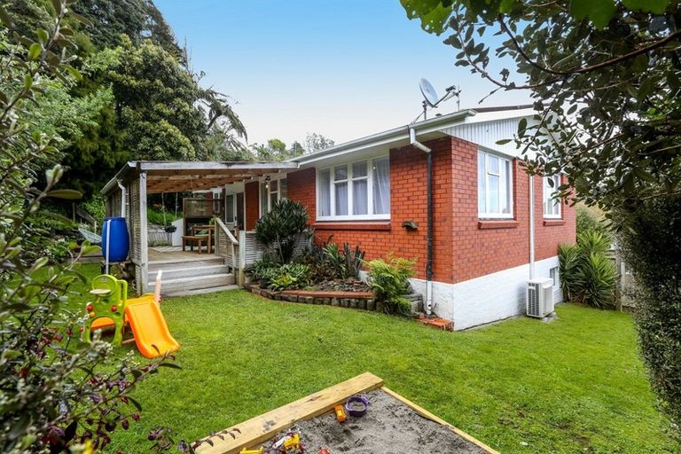 Photo of property in 1a Ward Place, Marfell, New Plymouth, 4310