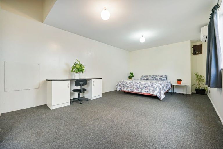 Photo of property in 8 Riverview Road, New Lynn, Auckland, 0600