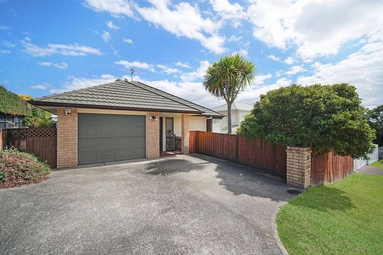 Photo of property in 1/12 Beatrice Avenue, Hillcrest, Auckland, 0627