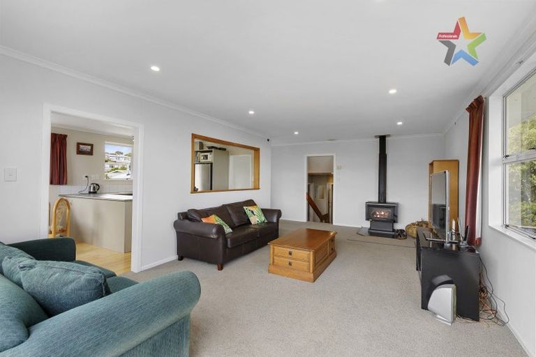 Photo of property in 6 Peach Tree Grove, Maungaraki, Lower Hutt, 5010