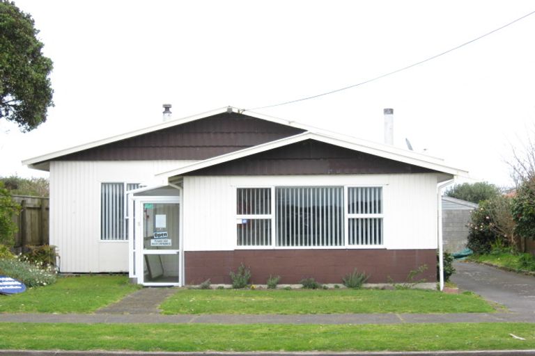 Photo of property in 12 Record Street, Fitzroy, New Plymouth, 4312