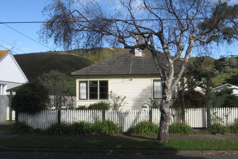Photo of property in 30 Pilcher Crescent, Naenae, Lower Hutt, 5011