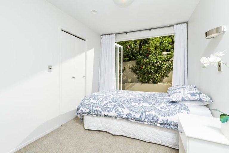 Photo of property in 17a The Strand, Takapuna, Auckland, 0622