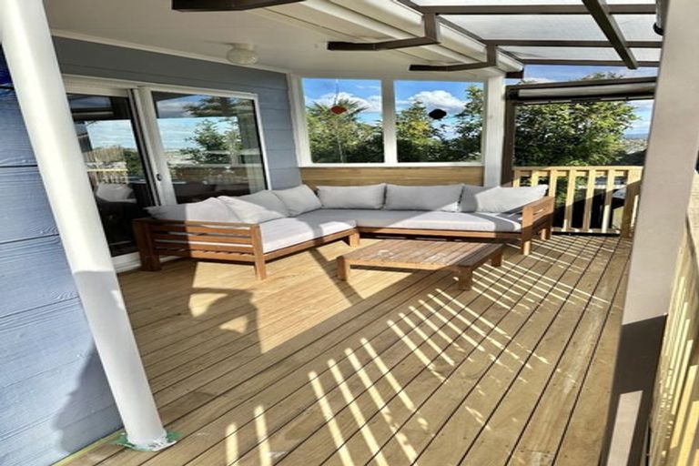 Photo of property in 81 Luckens Road, West Harbour, Auckland, 0618