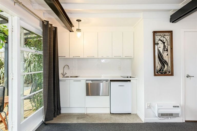 Photo of property in 18 Kamara Road, Glen Eden, Auckland, 0602