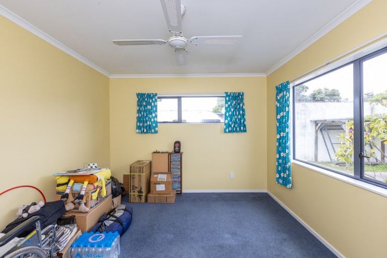Photo of property in 15a Howard Road, Taradale, Napier, 4112