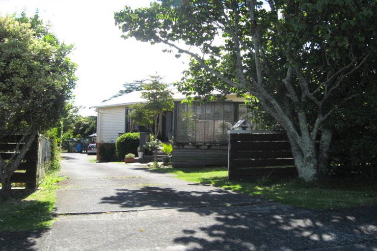 Photo of property in 20 Chipping Dale, Mangere Bridge, Auckland, 2022