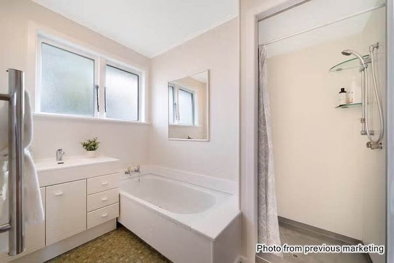 Photo of property in 34 Coniston Avenue, Te Atatu South, Auckland, 0610
