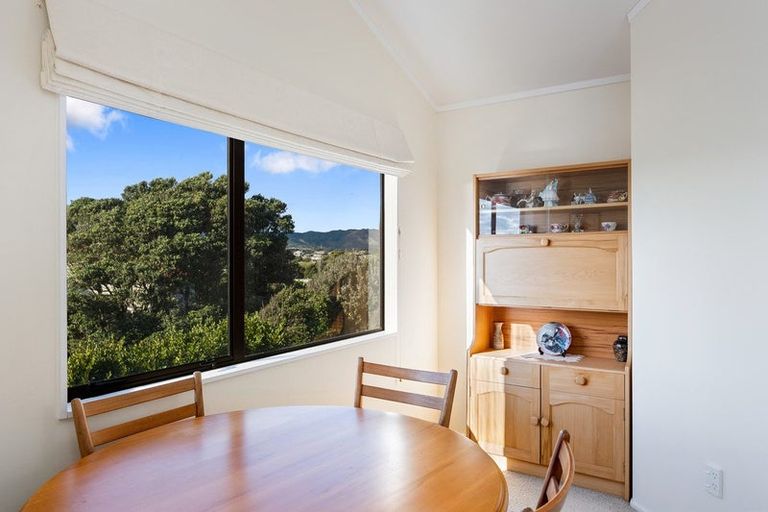 Photo of property in 18 Ara Kuaka, Waikanae Beach, Waikanae, 5036
