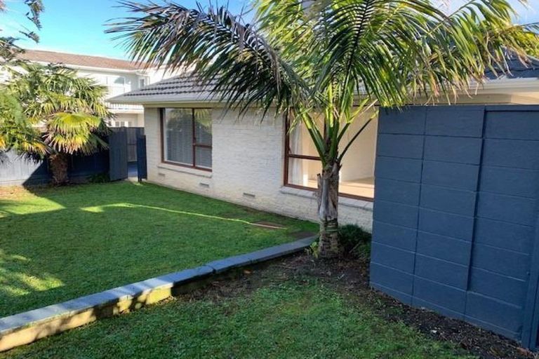 Photo of property in 1/19 Gulf Crest, Bucklands Beach, Auckland, 2012
