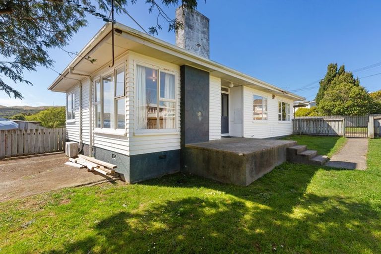 Photo of property in 41 Leicester Street, Cannons Creek, Porirua, 5024