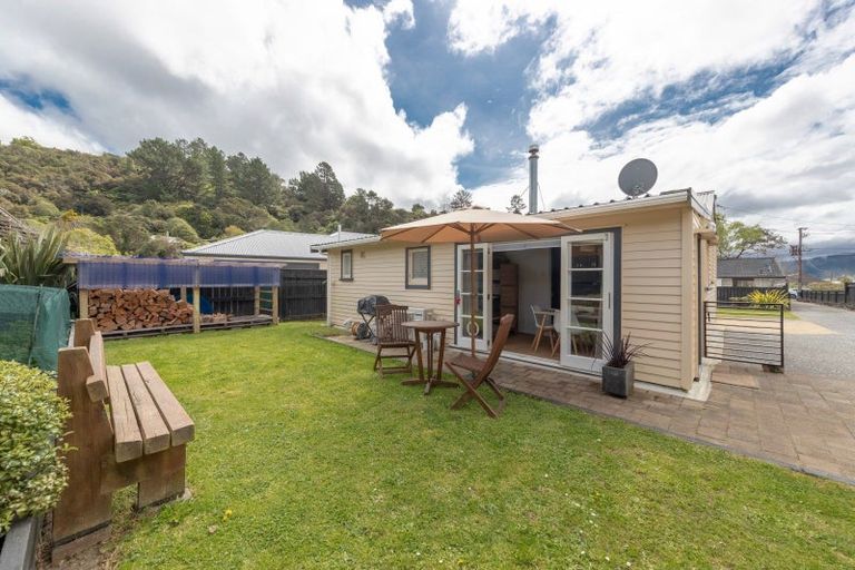 Photo of property in 21a Korau Grove, Stokes Valley, Lower Hutt, 5019