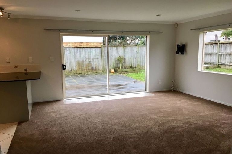 Photo of property in 26 Erne Crescent, East Tamaki, Auckland, 2016