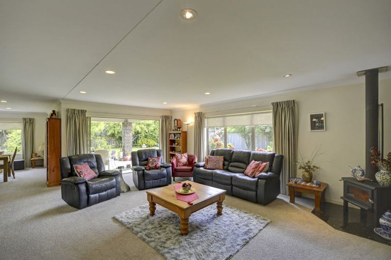 Photo of property in 5 Tararua Crescent, Carterton, 5713