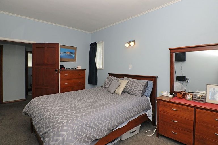 Photo of property in 4 Leveson Street, Strathmore Park, Wellington, 6022