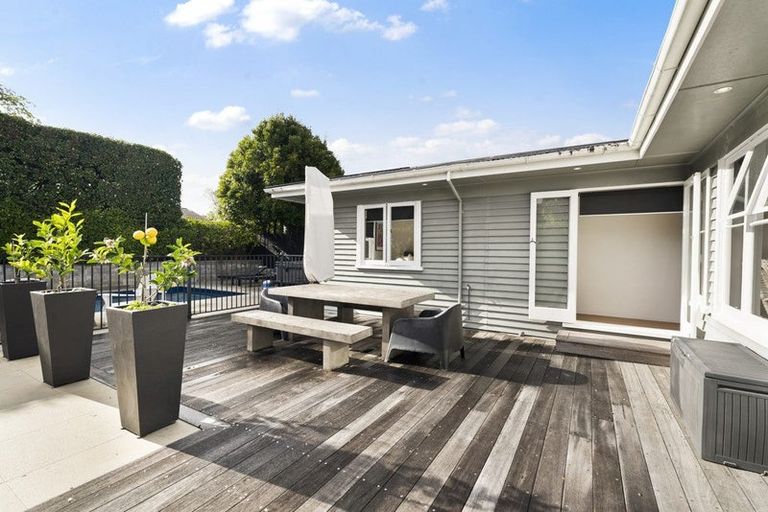 Photo of property in 55 Seaview Road, Castor Bay, Auckland, 0620
