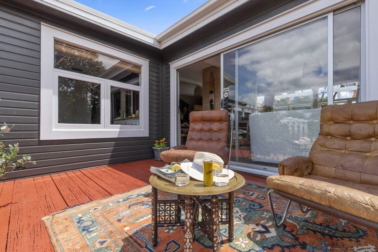 Photo of property in 16 Mahoe Street, Otaki Beach, Otaki, 5512