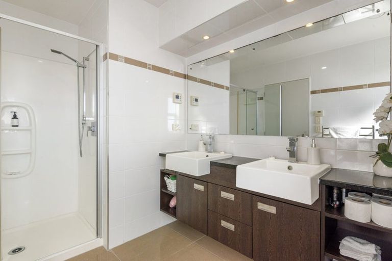 Photo of property in 4 Laurel Oak Drive, Schnapper Rock, Auckland, 0632