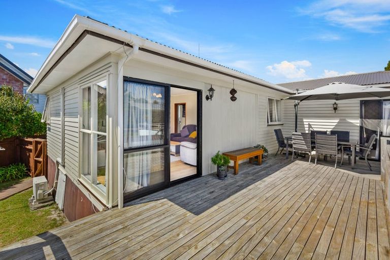 Photo of property in 114a Mcleod Road, Te Atatu South, Auckland, 0610