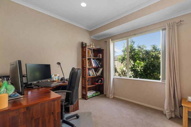 Photo of property in 5 Bellshill Close, Wattle Downs, Auckland, 2103