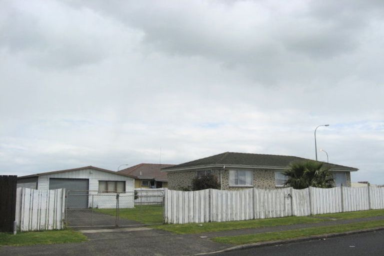 Photo of property in 64 Sharland Avenue, Clendon Park, Auckland, 2103
