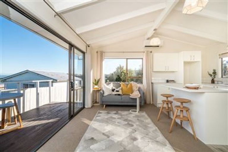 Photo of property in 1/18 Glenfield Road, Birkenhead, Auckland, 0626